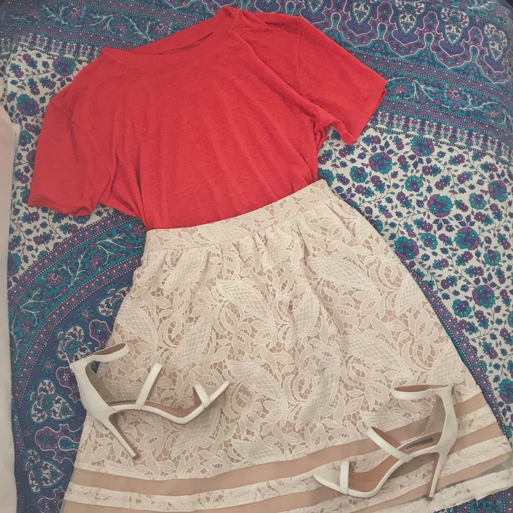 Lace midi skirt size M